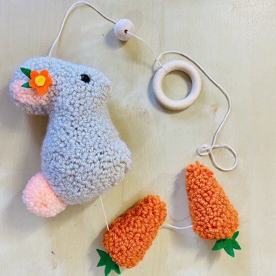 spring_mobile_rabbit_and_carrot_strand_17.jpeg.jpg?sw=554&q=85