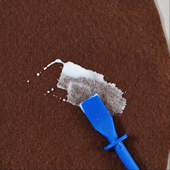 how-to-make-a-highland-cow-step3_1.jpg?sw=554&q=85