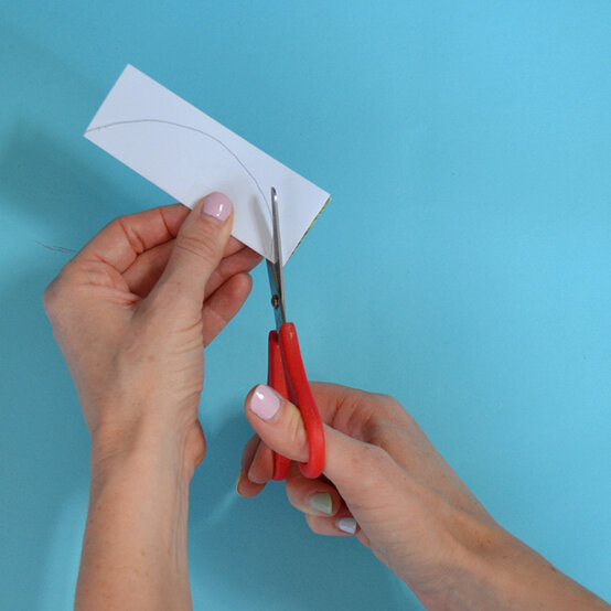 jungle-themed-party-bags-step3.jpg?sw=554&q=85