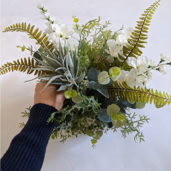 how-to-create-a-wedding-floral-arrangement_step11.jpg?sw=554&q=85