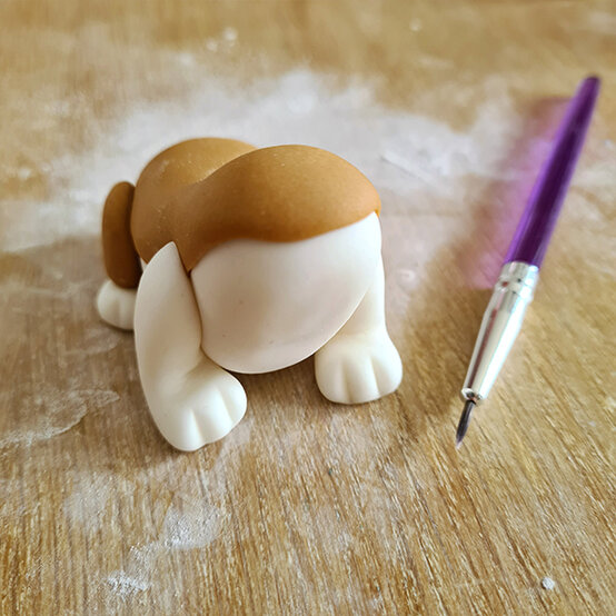 How-to-Make-a-Platinum-Jubilee-Showstopper-Cake_Step21b.jpg?sw=554&q=85