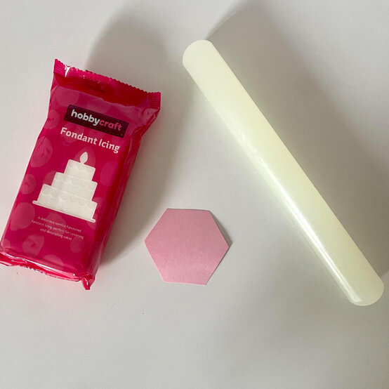 idea_how-to-make-a-football-cake_step10.jpg?sw=554&q=85