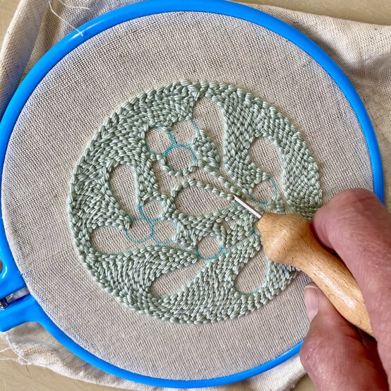 punch_needle_christmas_decorations_punching_mistletoe_4.jpg?sw=554&q=85