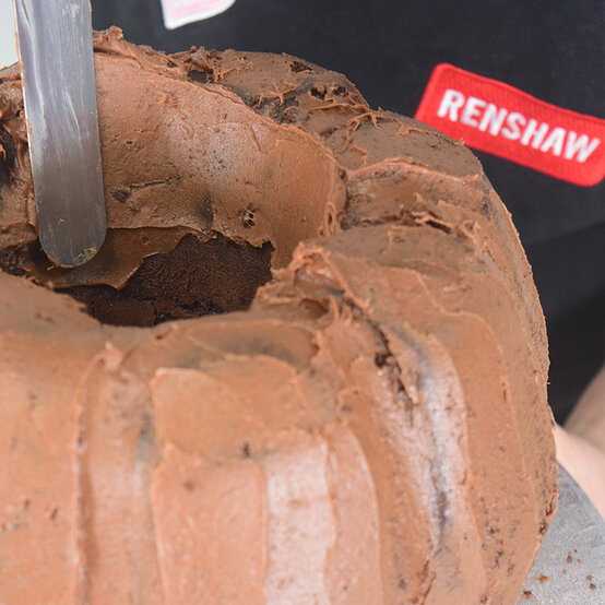 pumpkin-pinata-cake_step11_2.jpg?sw=554&q=85