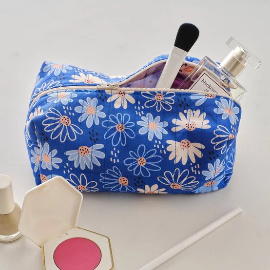 artisan-stephanie-parker-how-to-sew-a-quilted-makeup-bag.jpg?sw=554&q=85