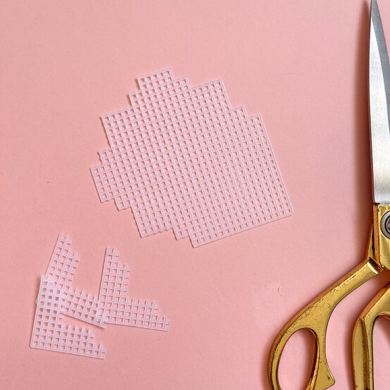 how-to-make-bargello-decorations_step1.jpg?sw=554&q=85