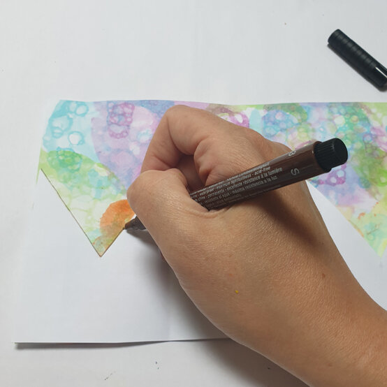 idea_messy-crafts-for-kids-crown_step6a.jpg?sw=554&q=85