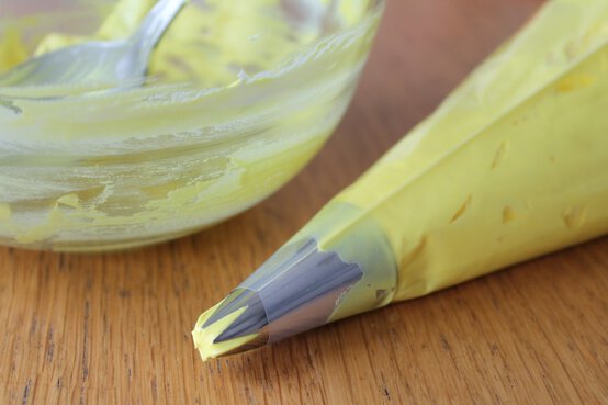 giraffe-cupcakes-9.jpg?sw=554&q=85