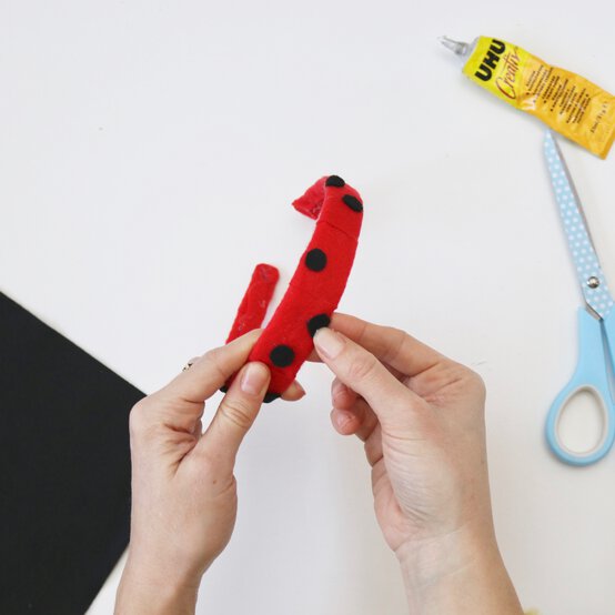 how_to_make_a_ladybird_costume_ladybird_step2-square.jpg?sw=554&q=85