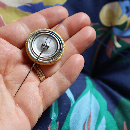 how-to-make-a-seat-cushion_step-10_2.jpg?sw=554&q=85