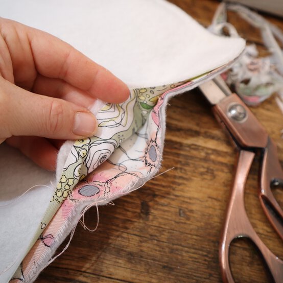 cutlery-roll_step7_4.jpg?sw=554&q=85