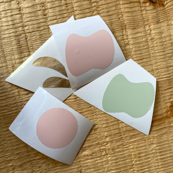 cricut_how_to_make_garden_party_jars_4.-mini-glass-jars.jpg.jpg?sw=554&q=85