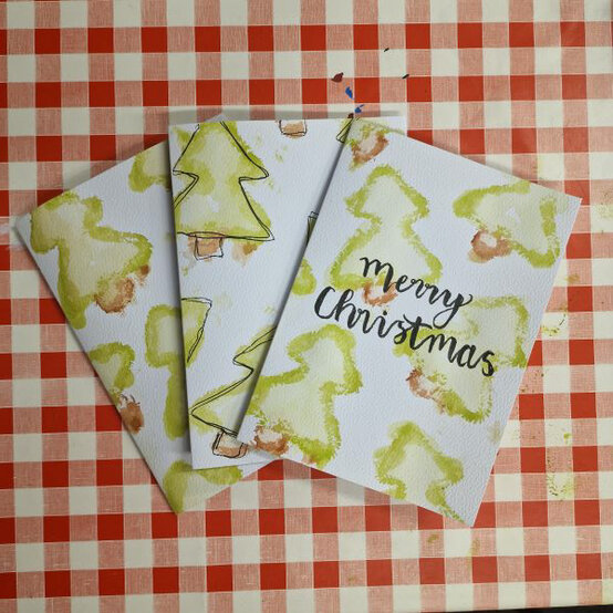 idea%5Feasy%2Dwatercolour%2Dchristmas%2Dcard%5Fstep%2D03.jpg?sw=554&q=85