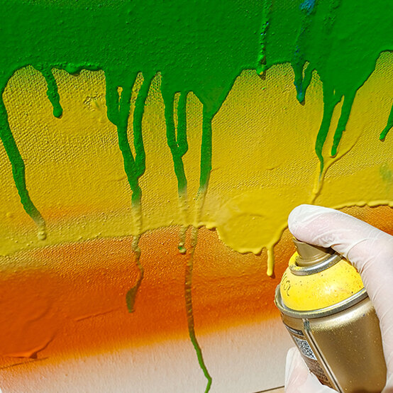 idea_gravity-drip-canvas-with-spray-paint_step7c.jpg?sw=554&q=85