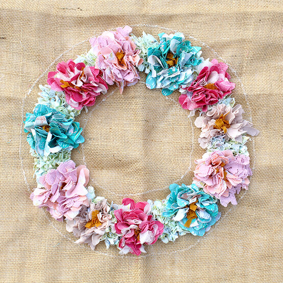 how_to_make_rag_rug_wreath_14.jpg?sw=554&q=85