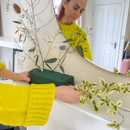 idea%5Fdiy%2Deaster%2Dmantle%2Ddisplay%5Fstep5.jpg?sw=554&q=85