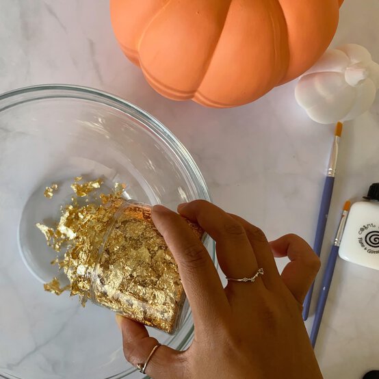 sophisticated-halloween-2020_step-5.jpg?sw=554&q=85