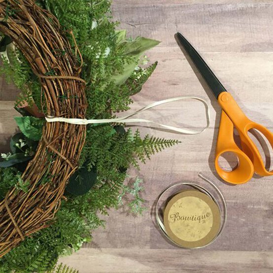 Idea_how-to-make-a-pink-floral-spring-wreath_step13.jpg?sw=554&q=85