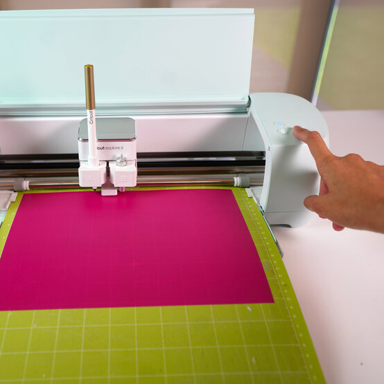 cricut_lanterns-for-diwali_step3_2.jpg?sw=554&q=85