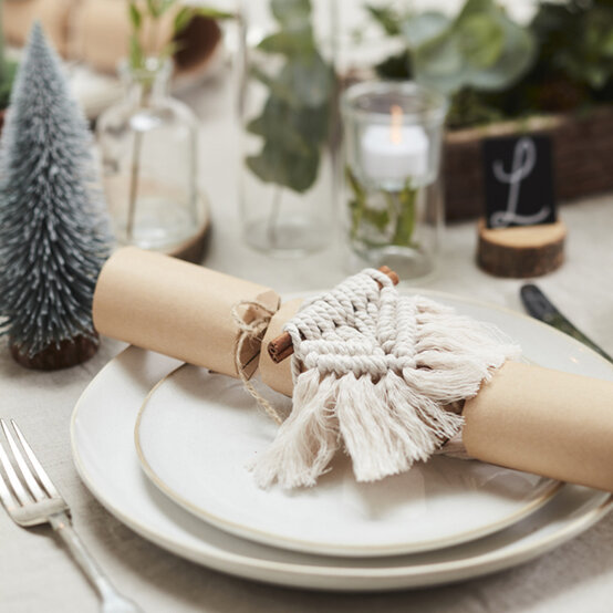 idea%5Fmacrame%2Dchristmas%2Dcrackers%2Dwhite%5Fstep8.jpg?sw=554&q=85