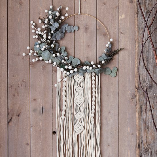 5_macrame_projects_for_beginners_wreath.jpg?sw=554&q=85