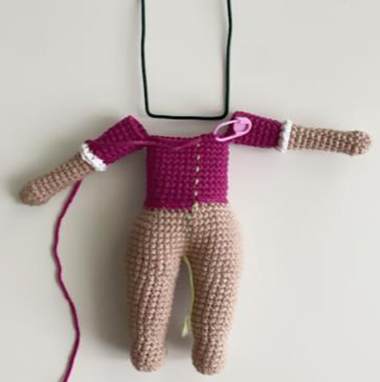 idea_how-to-crochet-amigurumi-mrs-claus_body8.jpg?sw=554&q=85