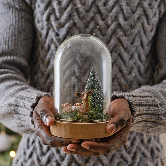 how-to-make-fillable-baubles_step-6.jpg?sw=554&q=85