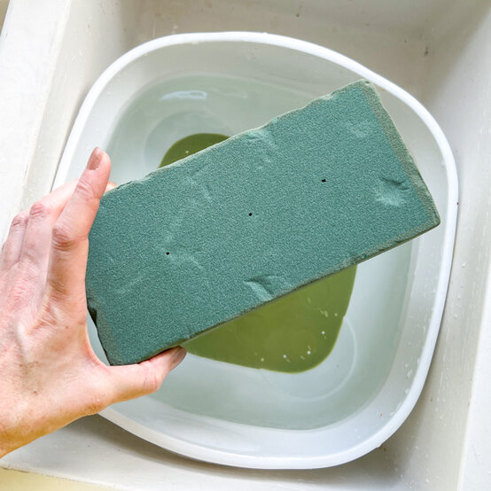 idea%5Fdiy%2Deaster%2Dmantle%2Ddisplay%5Fstep1.jpg?sw=554&q=85