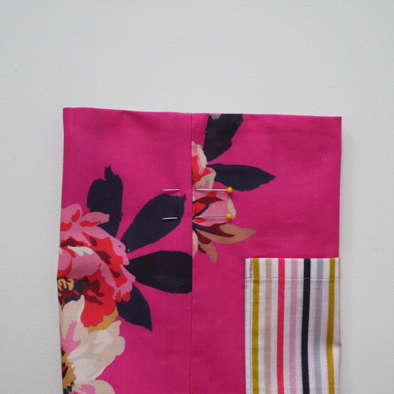 how_to_make_a_bottle_gift_bag_step-20.jpg?sw=554&q=85