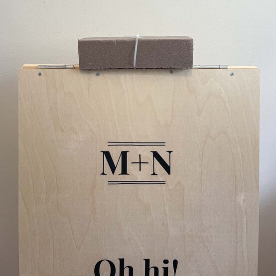 floral-topped-signs-2.jpg?sw=554&q=85