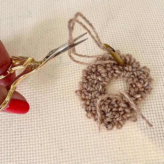 punch-needle-farm-lamb-step-4.jpg?sw=554&q=85