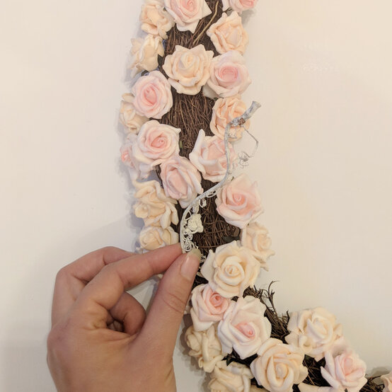 easter_floral_wreath_rose_5.jpg?sw=554&q=85