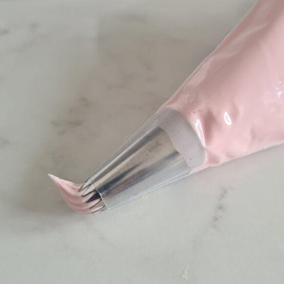 idea%5Feaster%2Dfloral%2Dwreath%2Dcake%5Fstep%2D12.jpg?sw=554&q=85