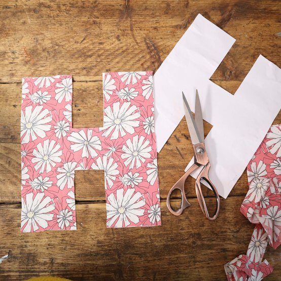 letter-cushion_step2_5.jpg?sw=554&q=85