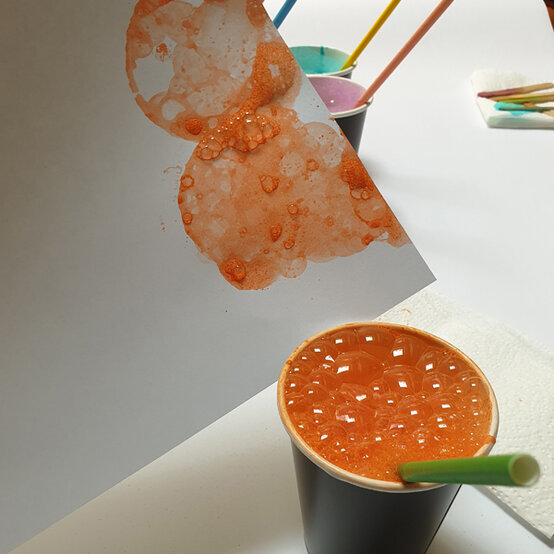 idea_messy-crafts-for-kids-crown_step4b.jpg?sw=554&q=85