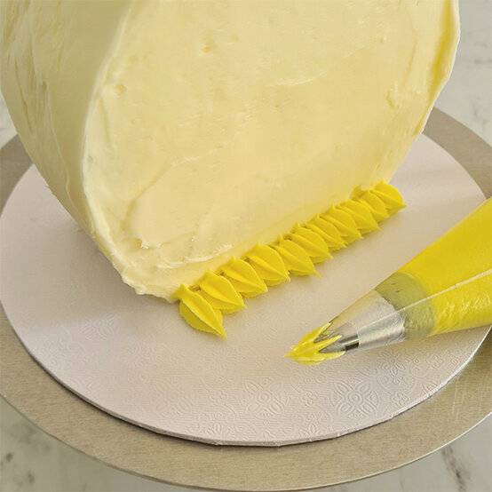 how-to-make-an-easter-chick-cake_step-4a.jpg?sw=554&q=85