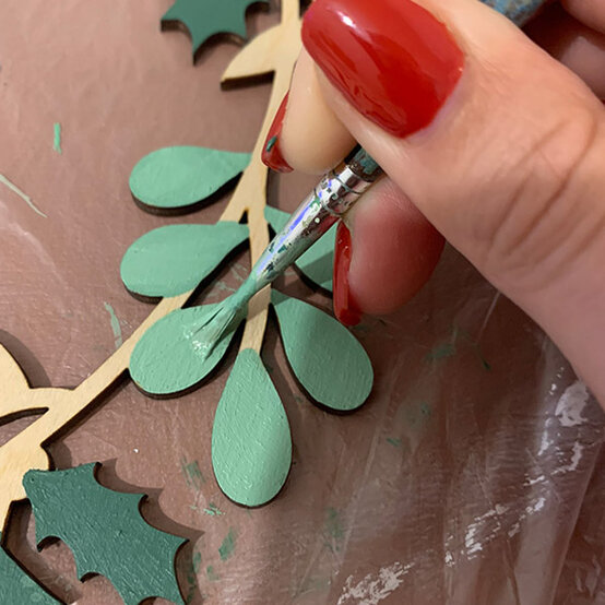 idea_Glowforge-Botanical-Christmas-Wreath_Step9a.jpg?sw=554&q=85