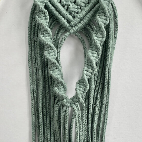 How%2Dto%2DMake%2Da%2DMacrame%2DFrame%5FOval%2Dstep7.jpg?sw=554&q=85