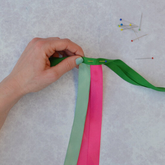 ribbon-garland6.jpg?sw=554&q=85