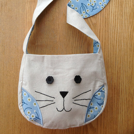 simplicity-pattern-cat-dress-bag-step19.jpg?sw=554&q=85