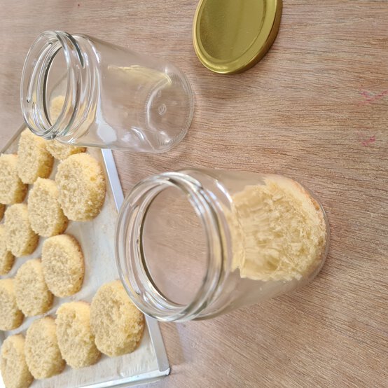 how-to-make-cake-jars-11.jpg?sw=554&q=85