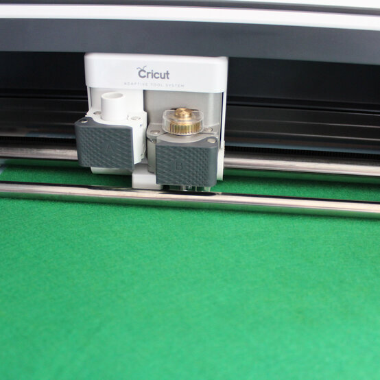 felt-christmas-decorations_mache_step4_edit.jpg?sw=554&q=85