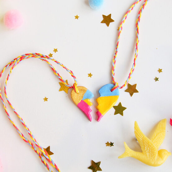 best-friend-necklace.jpg?sw=554&q=85