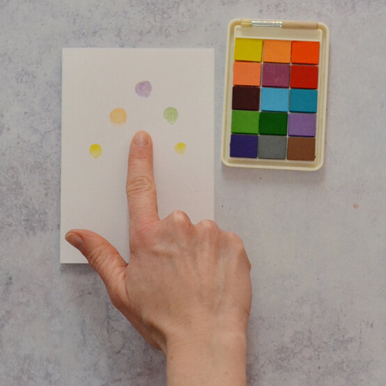 fingerprint_thank_you_cards_ink_pad_step_1.jpg?sw=554&q=85