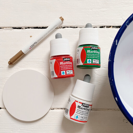 how_to_make_marbled_coasters_1.jpg?sw=554&q=85