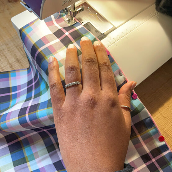 joules-piped-cushion---step-12b.jpg?sw=554&q=85