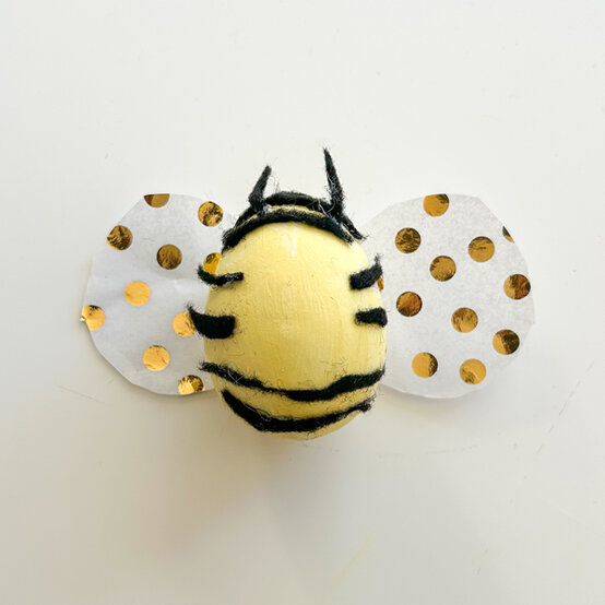 idea%5Fhow%2Dto%2Ddecorate%2Deaster%2Degg%2Dcharacters%2Dbee%5Fstep3.jpg?sw=554&q=85