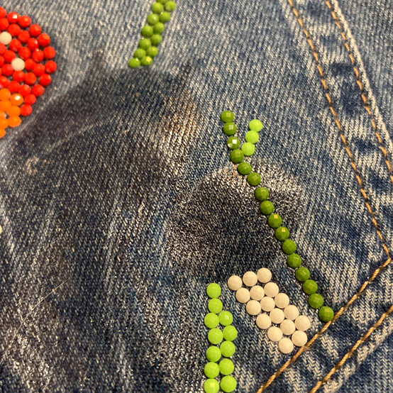 idea_customise-jeans-with-diamond-dotz_step8a.jpg?sw=554&q=85