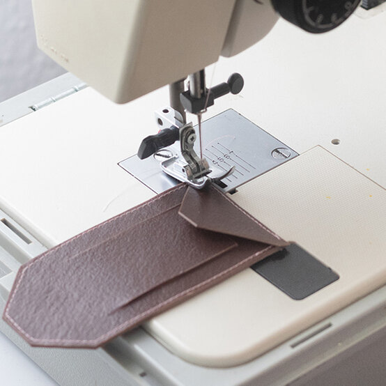 fimo-leather-effect_travel-time_luggage-tag_step-7.jpg?sw=554&q=85