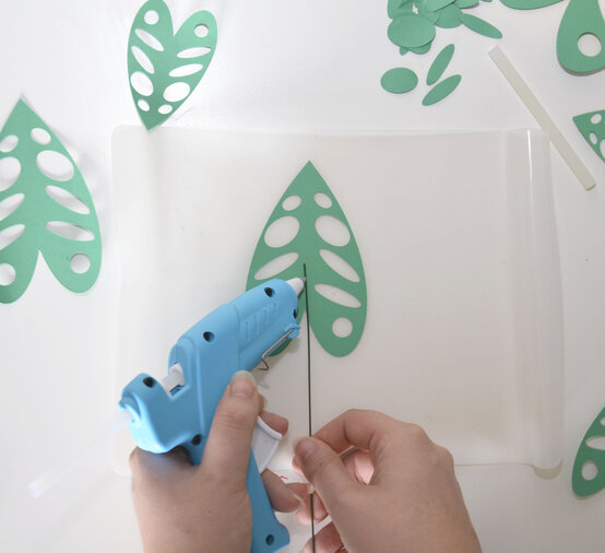 cricut_how_to_make_a-_paper_monstera_plant_step9.jpg?sw=554&q=85